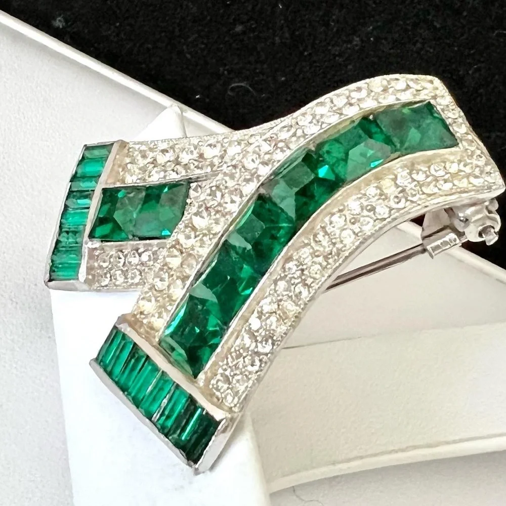 Stunning Crystal Fur Clip - Picture 5 of 7